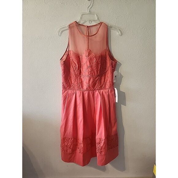 Women’s Maggie London Size 12 NWT Sleeveless Sheer Floral CocktailDress In Coral - Picture 1 of 7